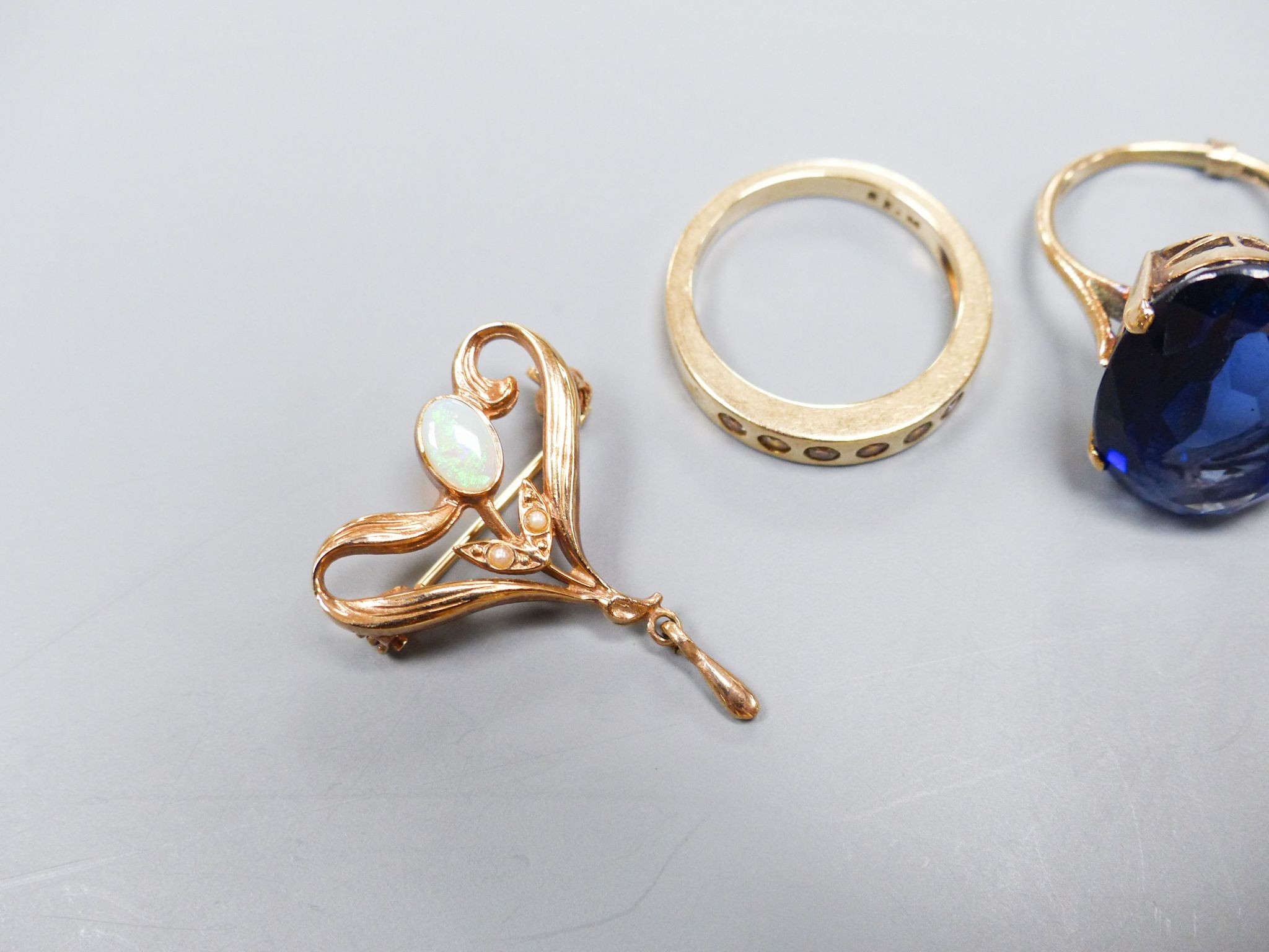 A modern 9ct gold Art Nouveau style gem set pendant and two 9ct and gem set rings, gross 14.2 grams.